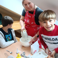 Pečení vánočních perníčků